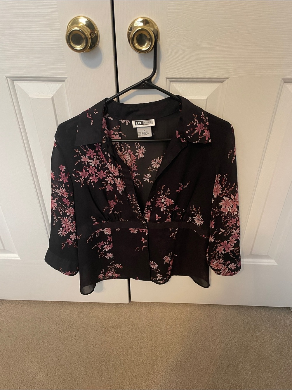 I.N. Studio Women's Black Blouse with Pink Floral Print Medium (Like New)